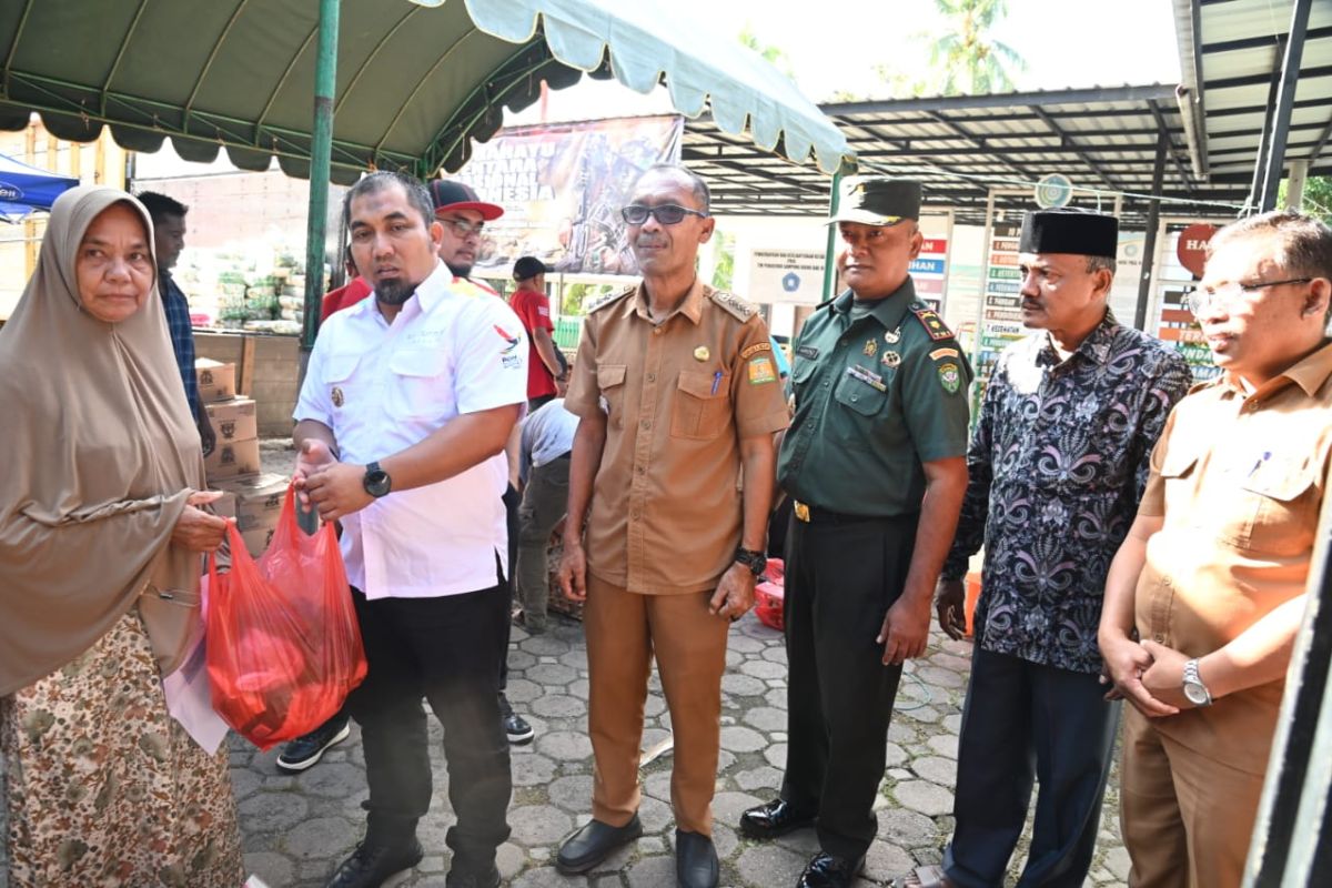 Pemkab Aceh Besar kendalikan inflasi lewat pasar murah