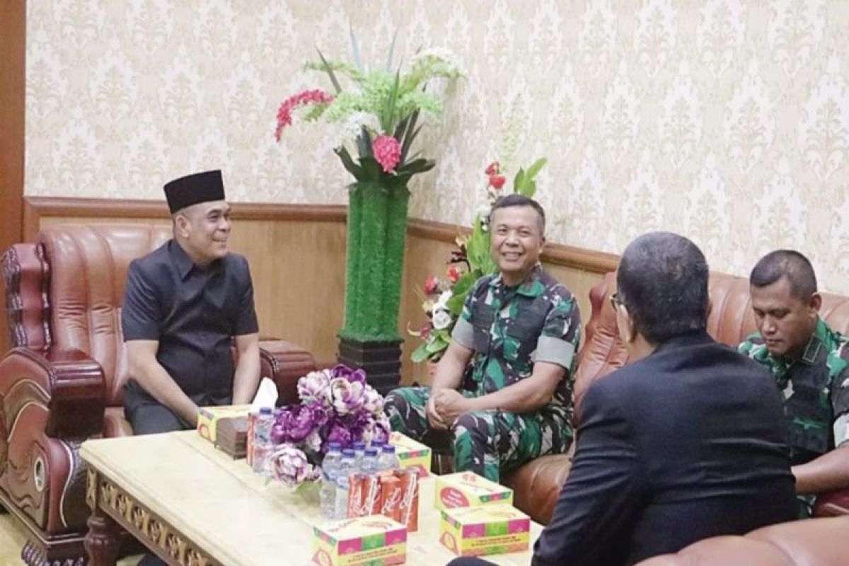 GALERI FOTO - DPRD Riau menerima kunker Korem 031/Wirabima