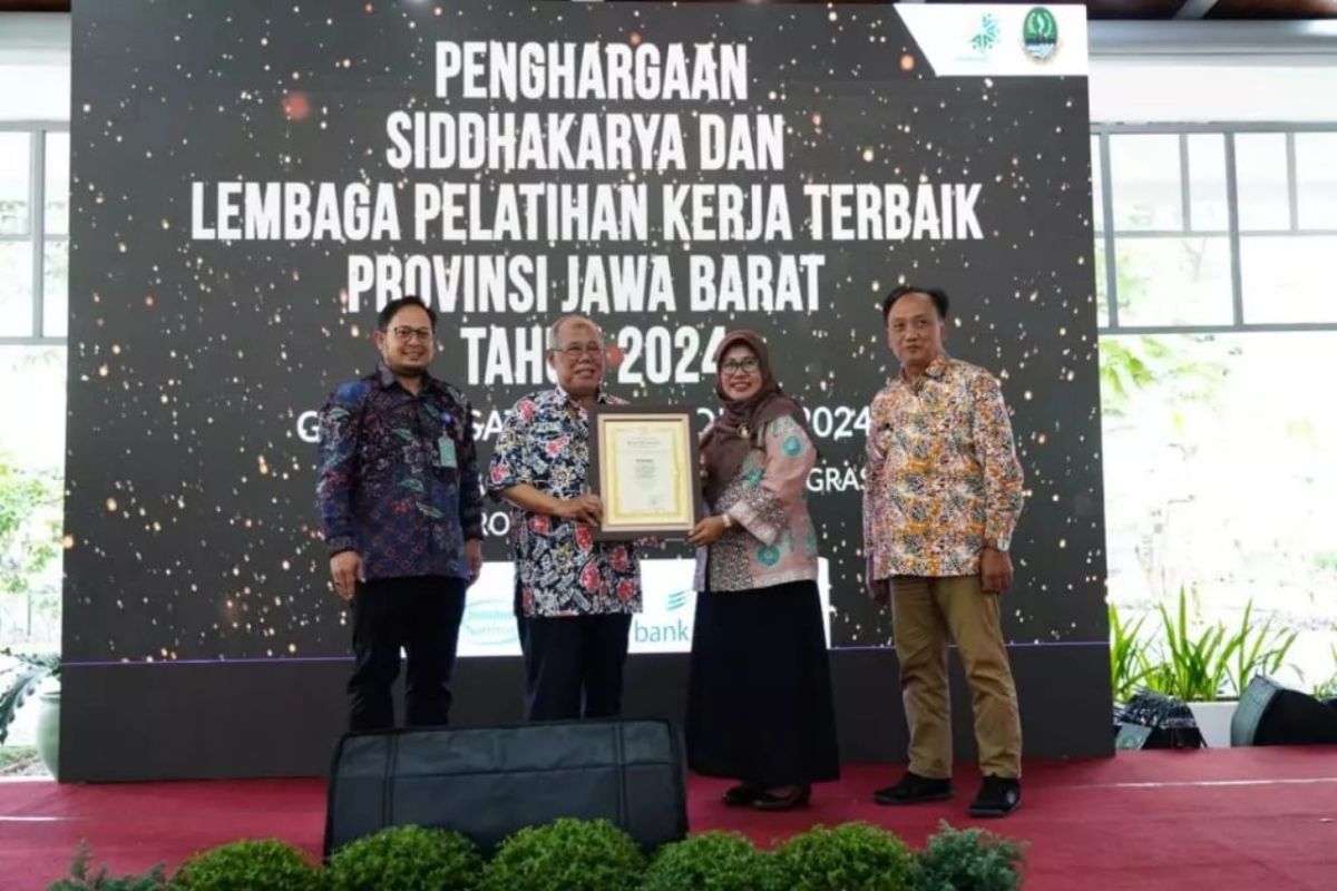 Perekonomian tumbuh, Kota Depok borong lima penghargaan Siddhakarya