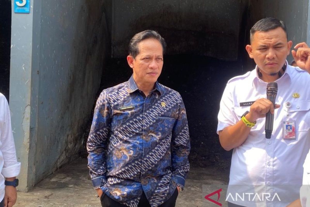 Menteri LH tegaskan tidak ada lagi impor sampah plastik pada 2025