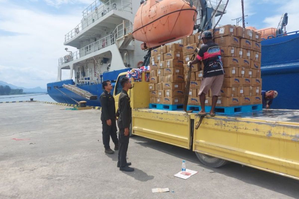 BKHIT Maluku fasilitasi pengiriman komoditas udang raja tujuan  China