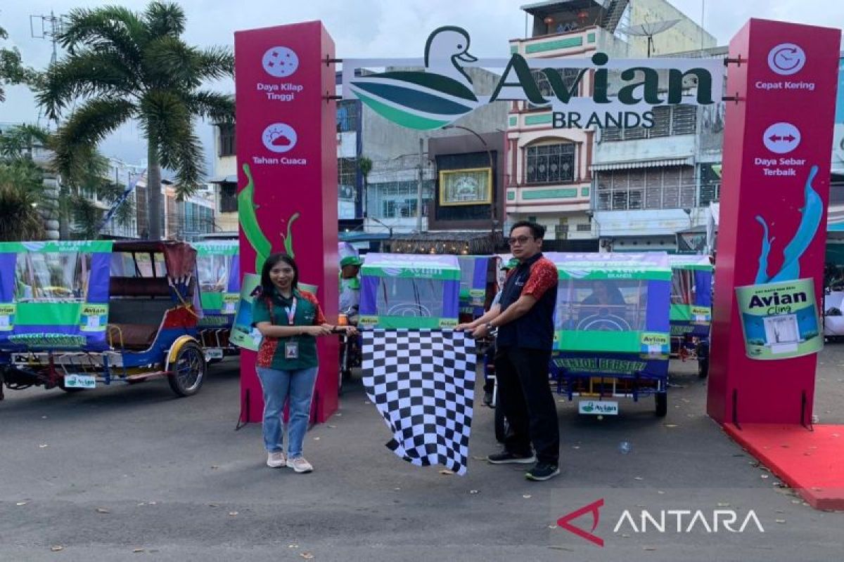 Avian Brands gelar kreasi pengecatan becak motor dan karnaval di Kota Medan