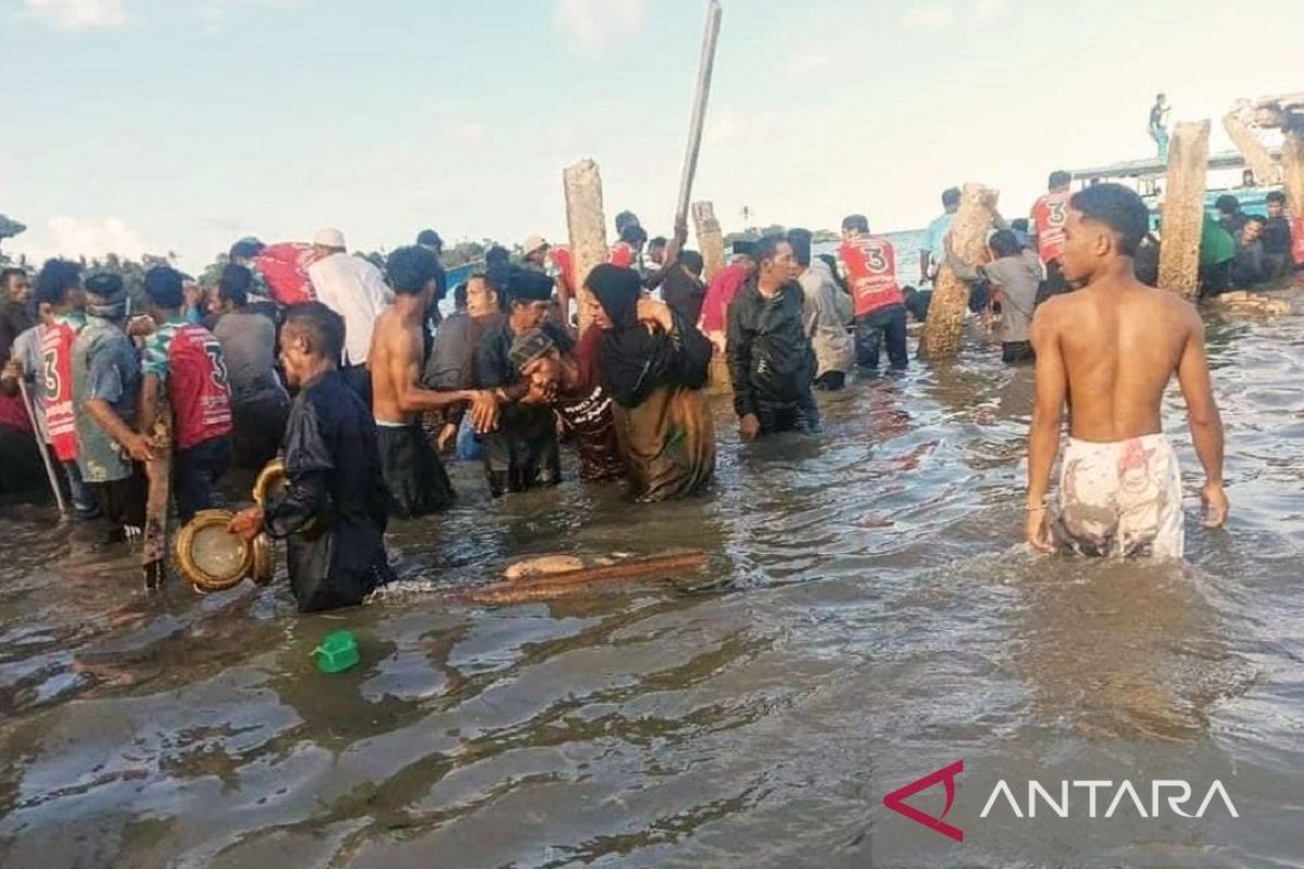 SAR lakukan evakuasi tujuh korban tewas akibat dermaga ambruk