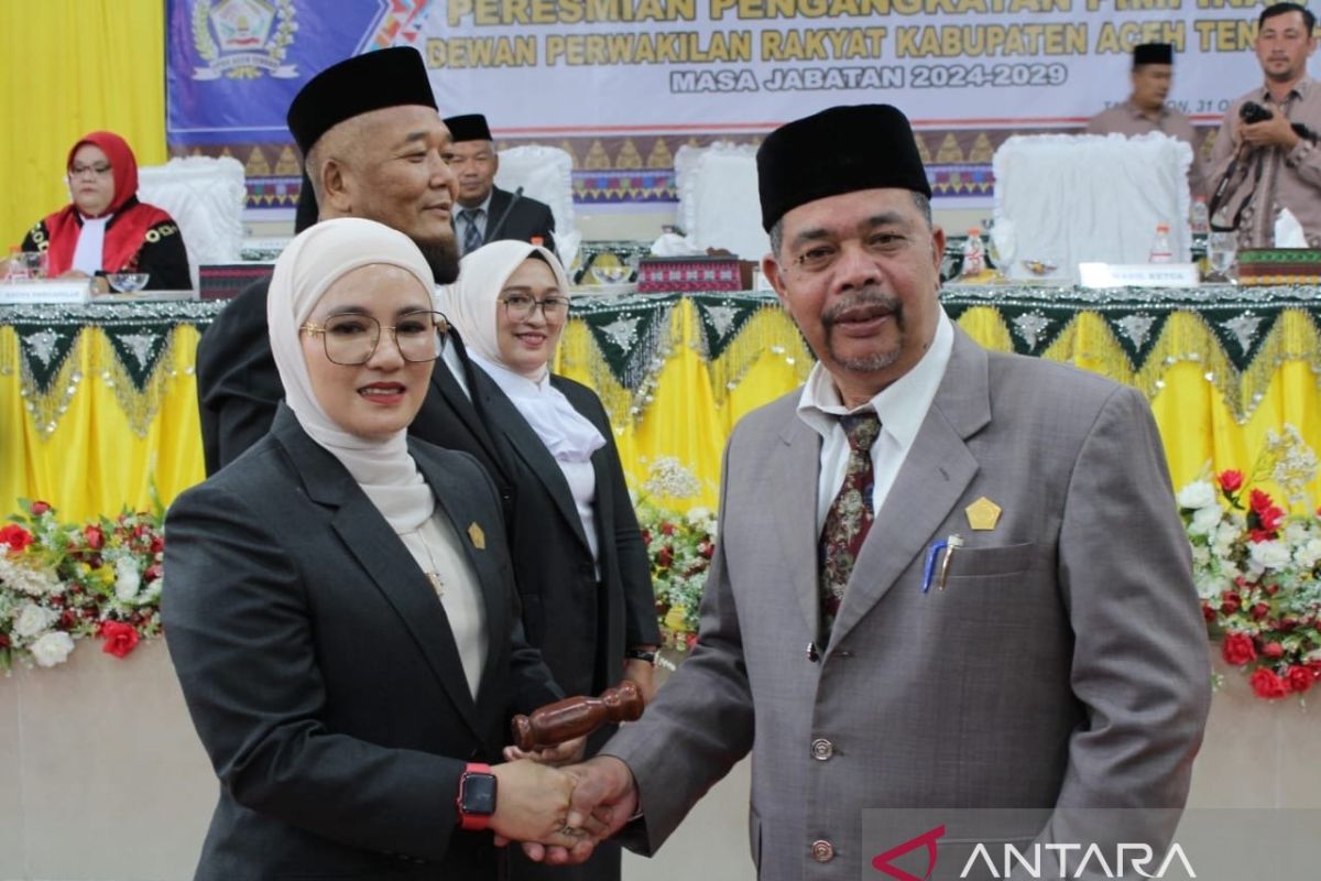 Fitriana Mugie resmi dilantik jadi Ketua DPRK Aceh Tengah, catat sejarah