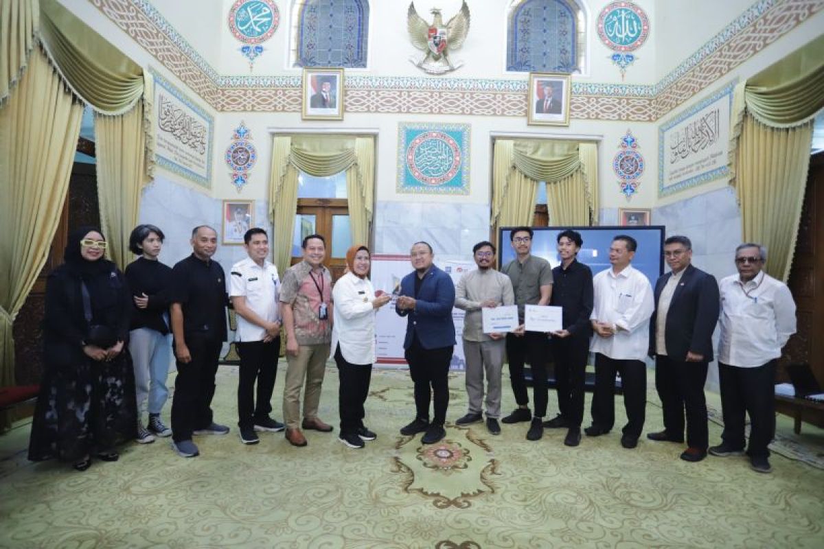 Pemkab Serang serahkan hadiah sayembara desain masjid Rp130 juta