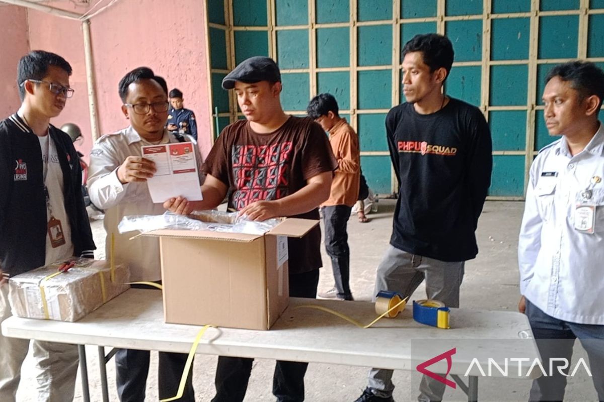 Surat suara Pilkada 2024 tiba di gudang logistik KPU Kota Serang