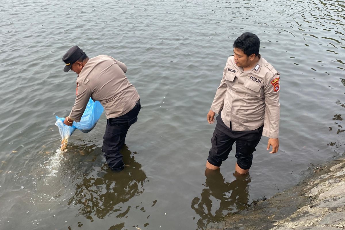 Dukung ketahanan pangan, Polres Serang tebar10 ribu benih ikan