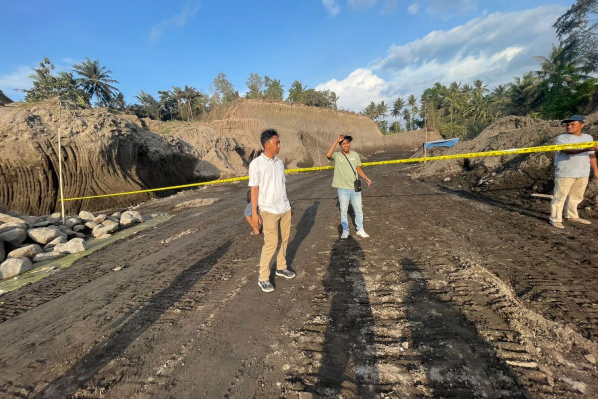 Garis polisi dipasang di lokasi tambang ilegal di Lombok Timur