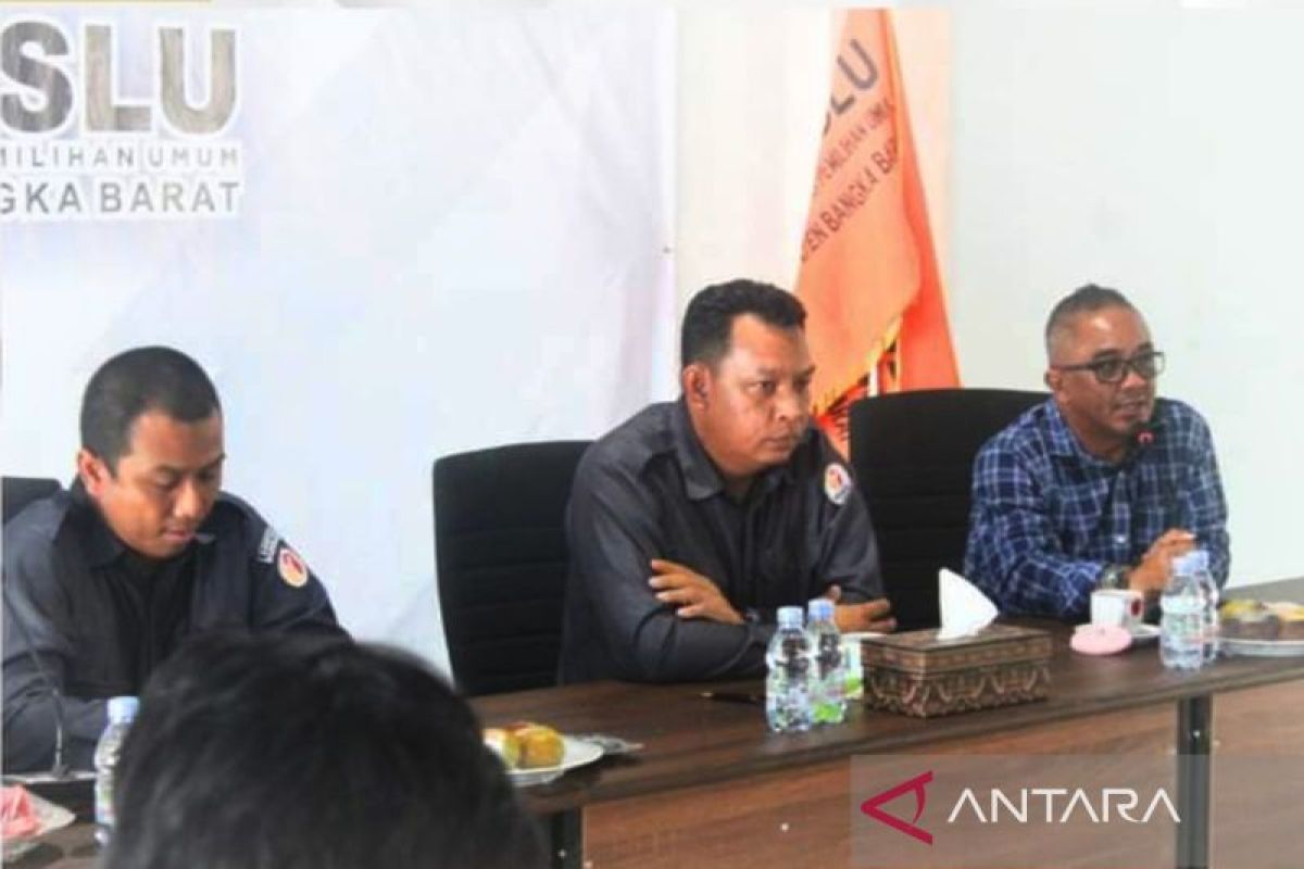 Tim gabungan di Bangka Barat tertibkan APK langgar aturan