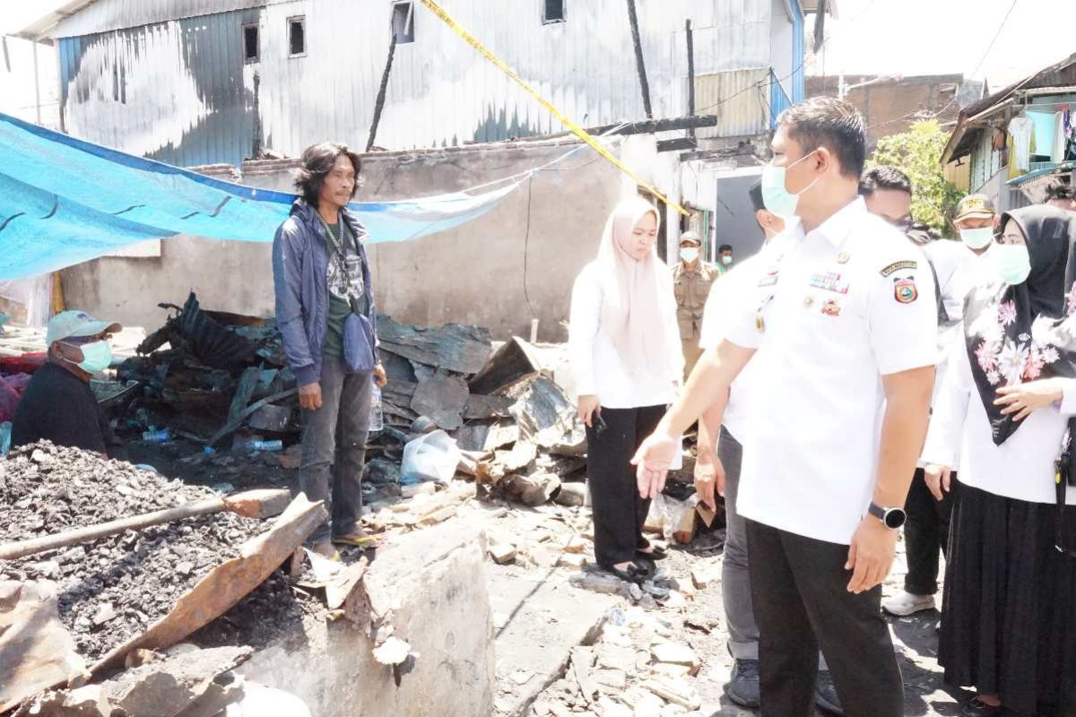 PJs.Wali Kota Makassar minta BPBD lakukan pembersihan lokasi kebakaran jalan Laiya