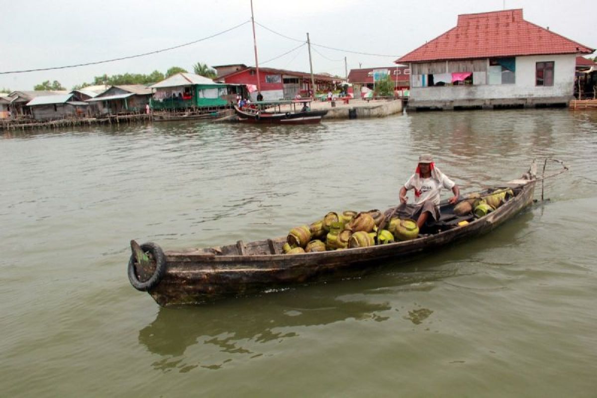 Perjuangan Jumanto penuhi kebutuhan gas warga Kampung Nelayan