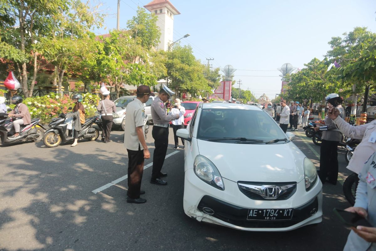 Pengendara tak gunakan helm dominasi pelanggaran Operasi Zebra Kota Madiun