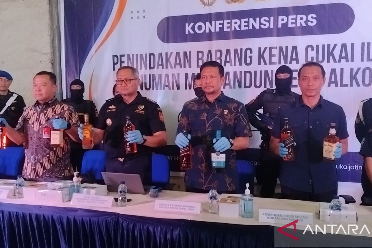 Kanwil DJBC Jatim sita ribuan botol minum beralkohol tanpa cukai