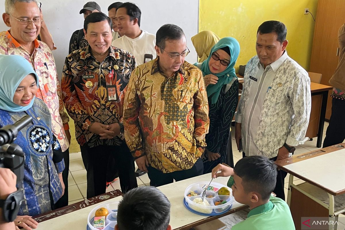 DPR memuji uji coba program Makanan Bergizi Gratis di Bogor