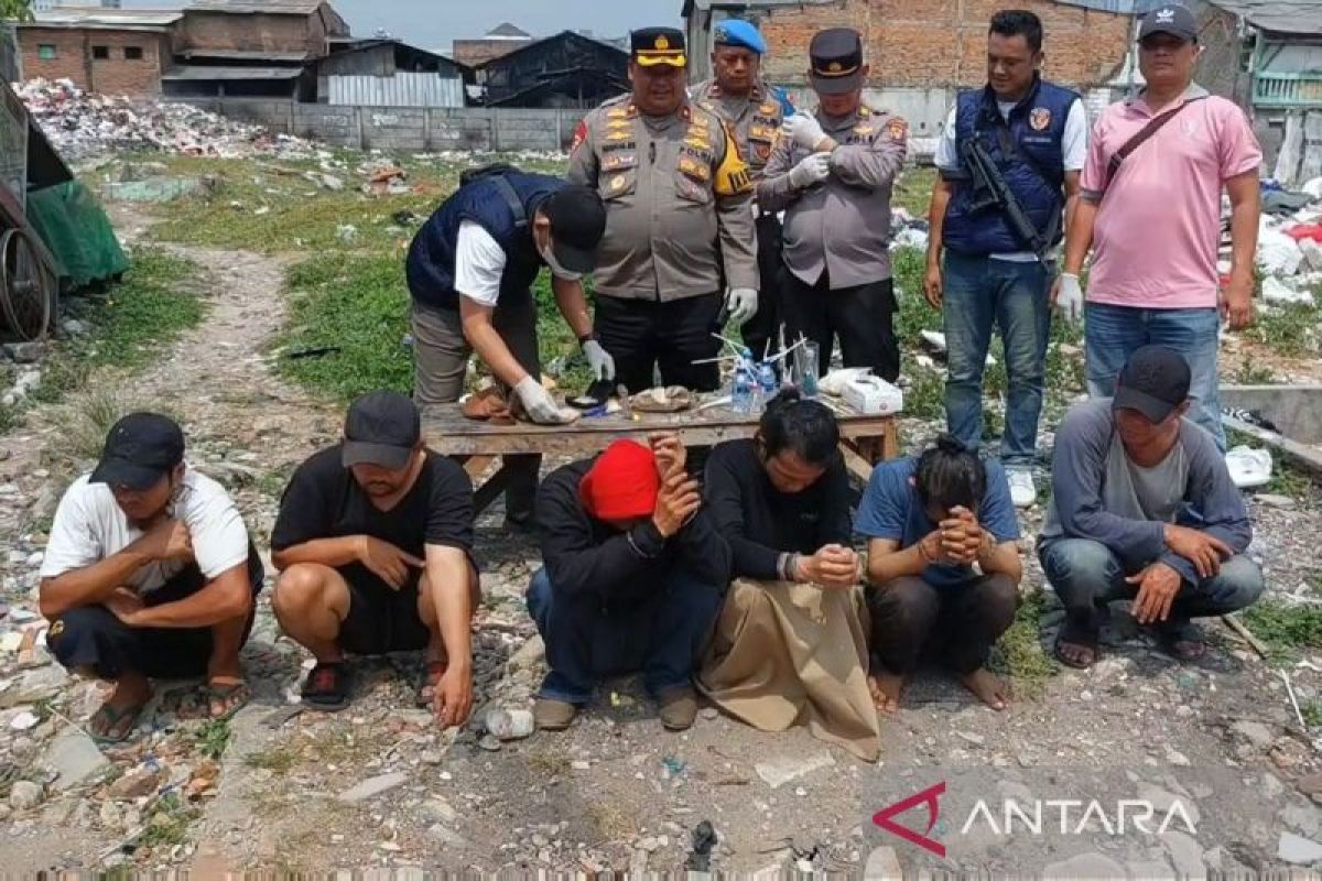 Polisi gerebek Kampung Boncos, 6 terduga pelaku narkoba ditangkap