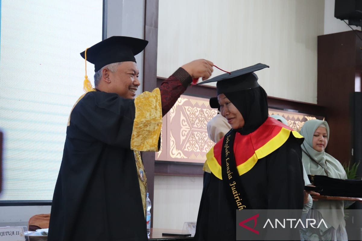 55 lansia di Aceh Tengah wisuda S1