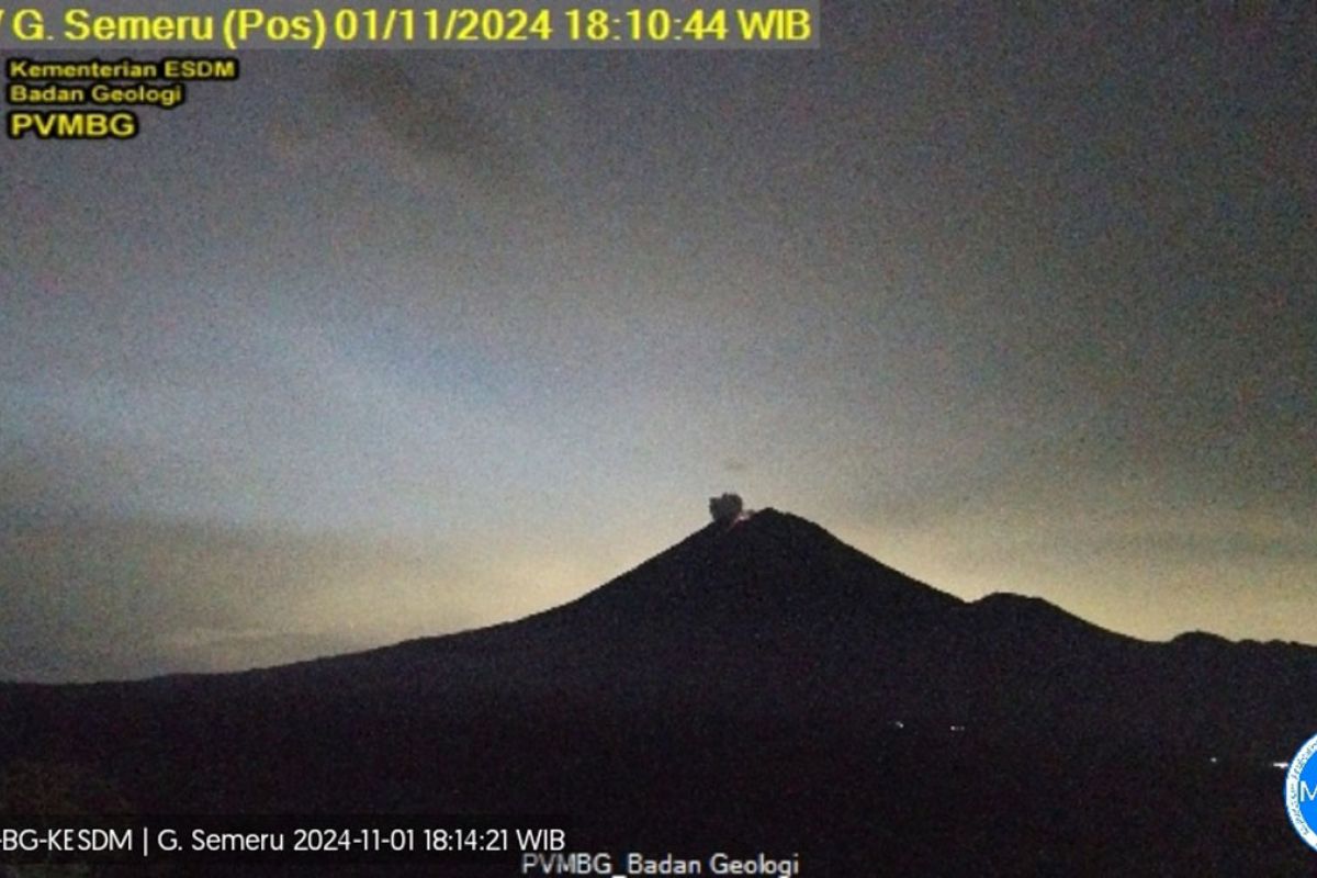 Gunung Semeru alami erupsi dengan letusan setinggi 500 meter