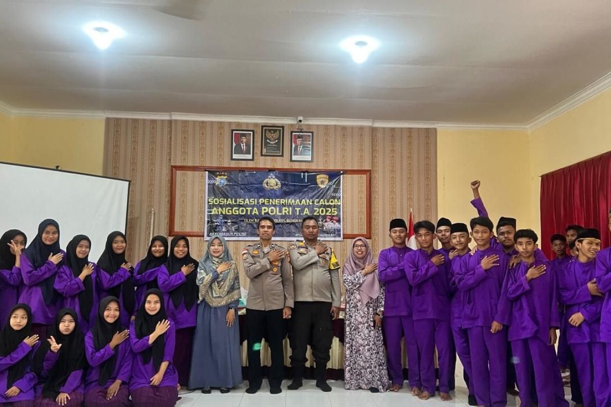 Polsek Rupat berikan edukasi ke pelajar SMK terkait penerimaan Polri