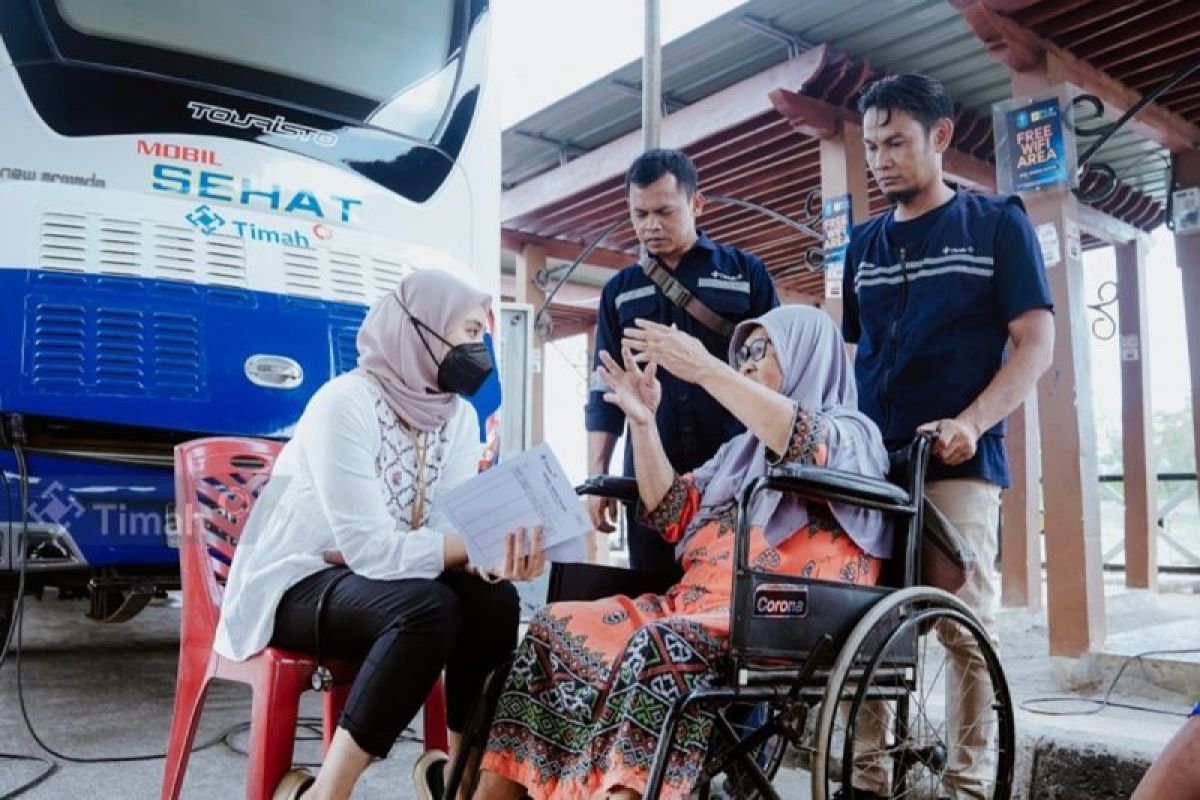 Ratusan nelayan Sungailiat berobat gratis di Mobil Sehat PT Timah