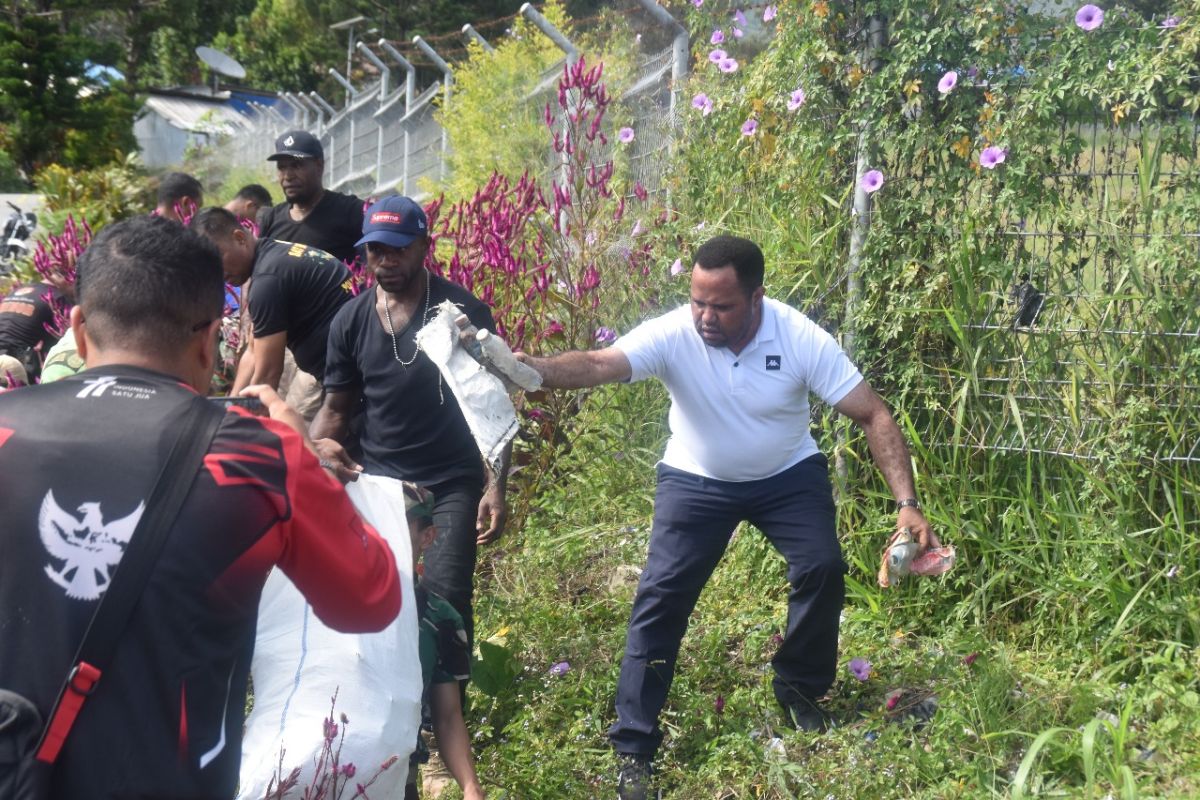 Pemkab Tolikara ajak masyarakat tak buang sampah ke sungai