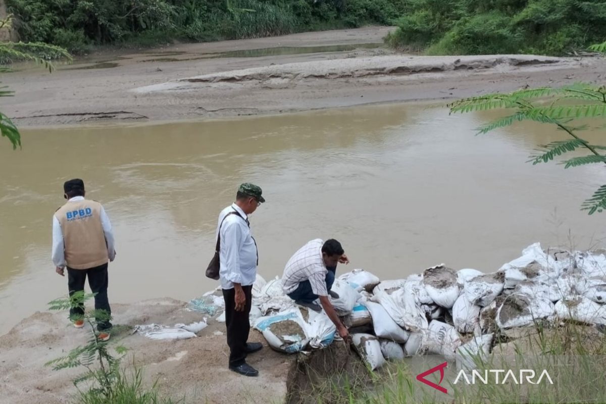 Lima tenda pengungsian didirikan untuk korban banjir di Asahan