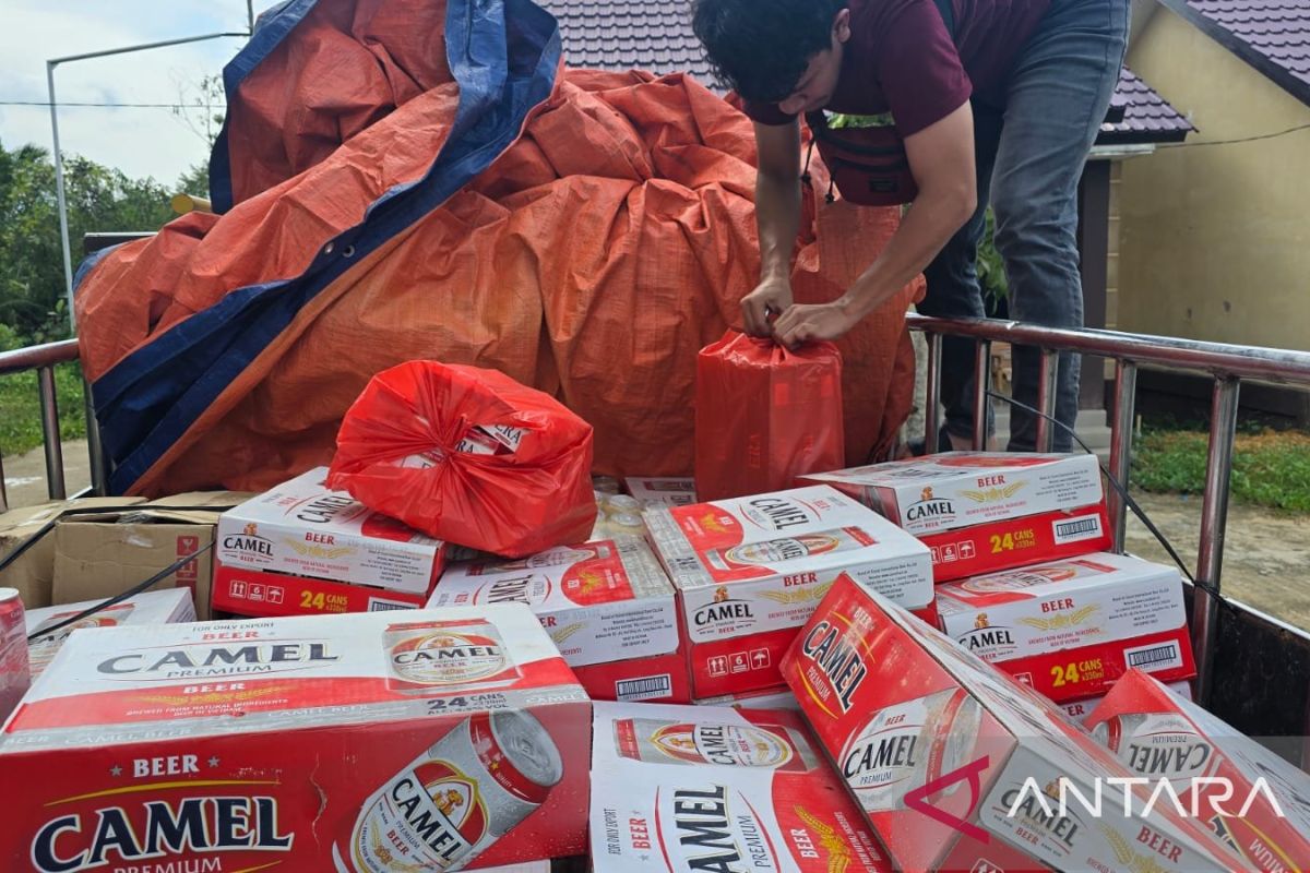 Polisi Bengkayang tangkap penyelundup barang ilegal dari Malaysia