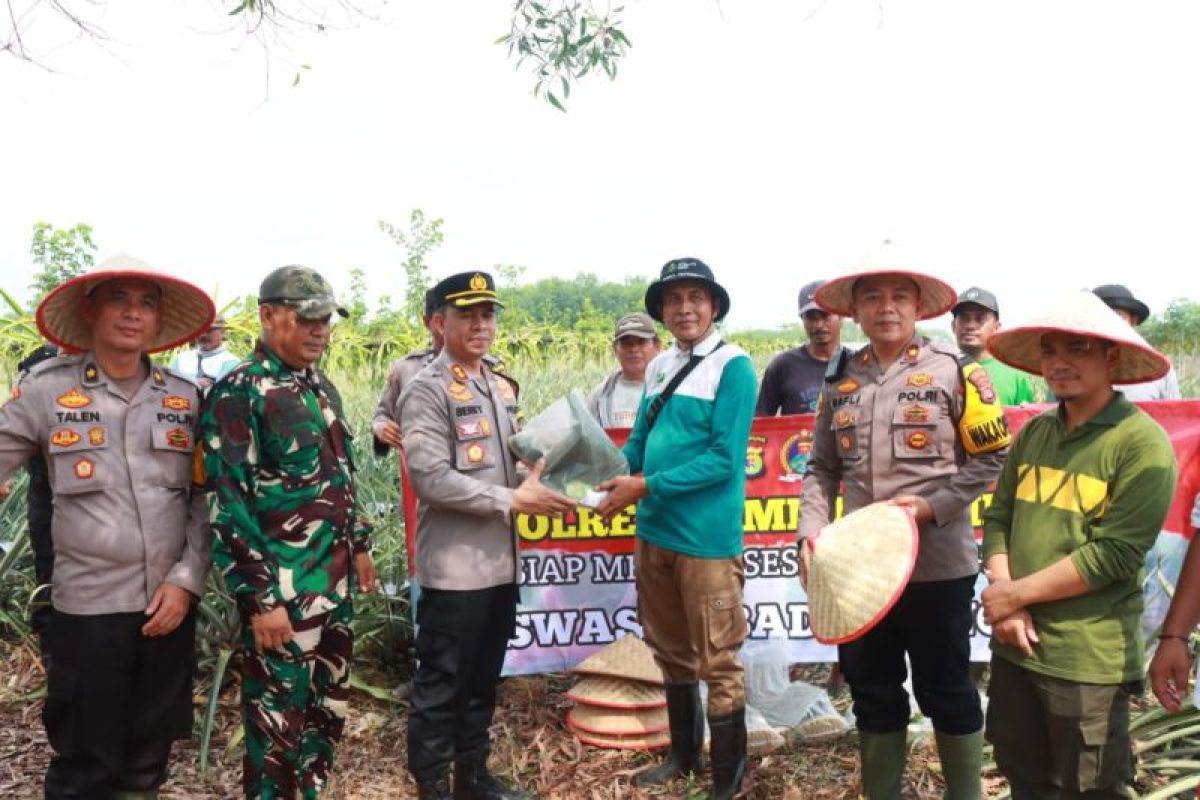 Polres Lampung Timur bantu alat pertanian untuk ketahanan pangan