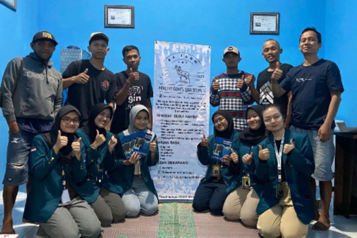 Tim KKN Undip dampingi 84 Farm Kendal "go digital"