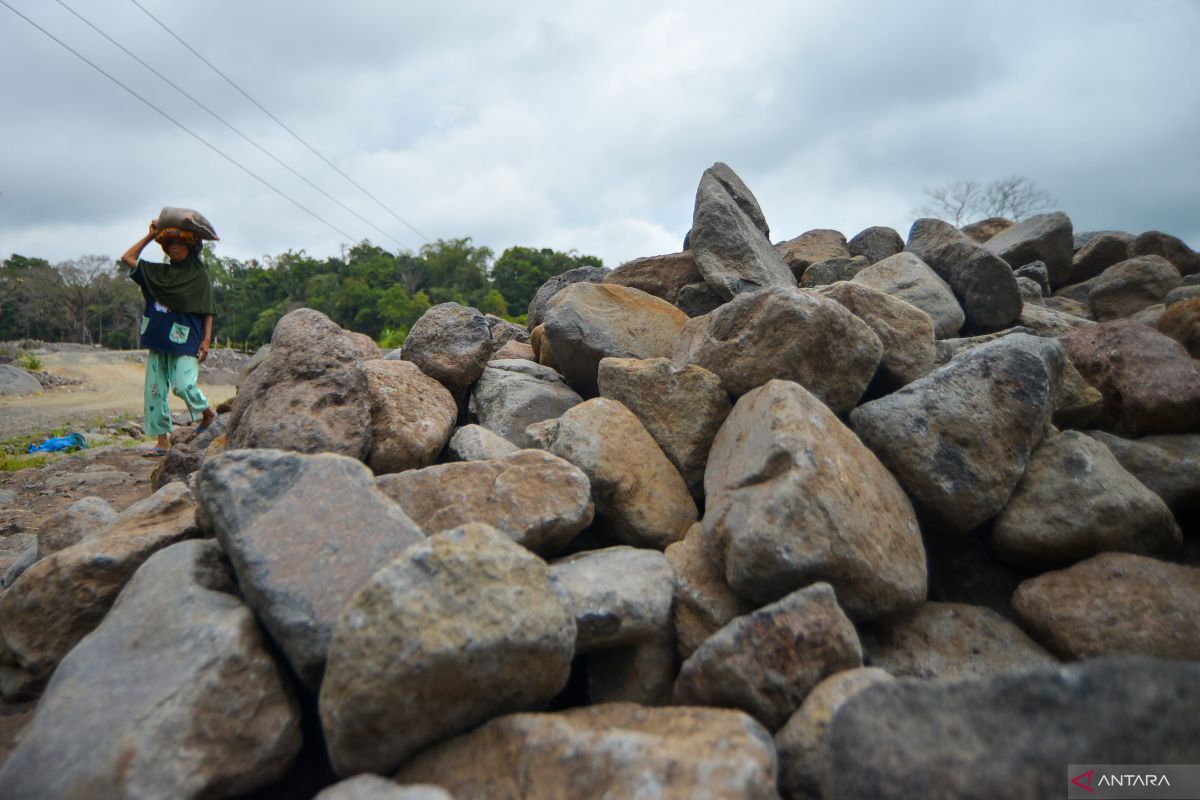 Mt Lewotobi: Govt alerts three villages to cold lava flood risk