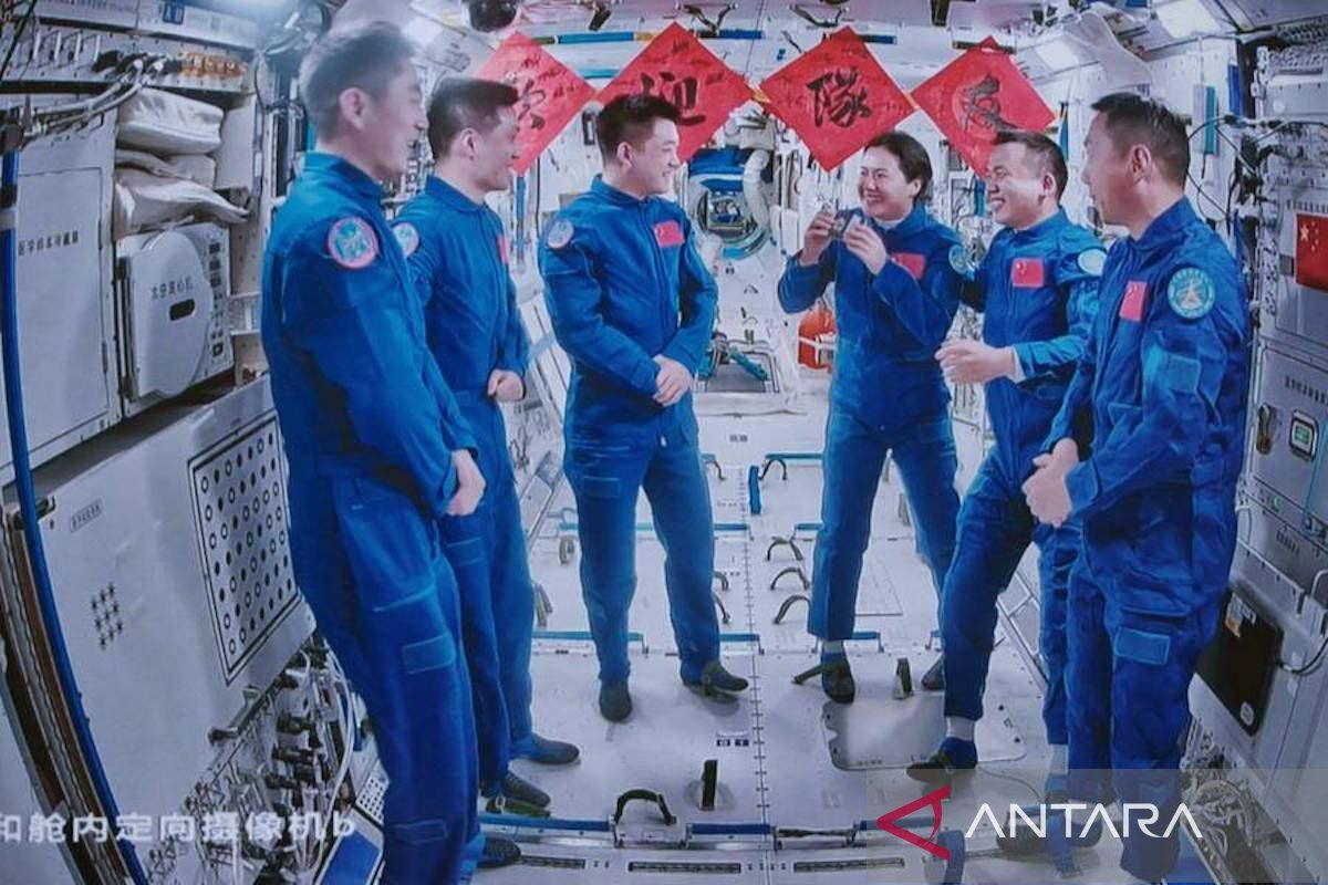 Astronaut Shenzhou-18 tuntaskan serah terima, kembali ke bumi Senin