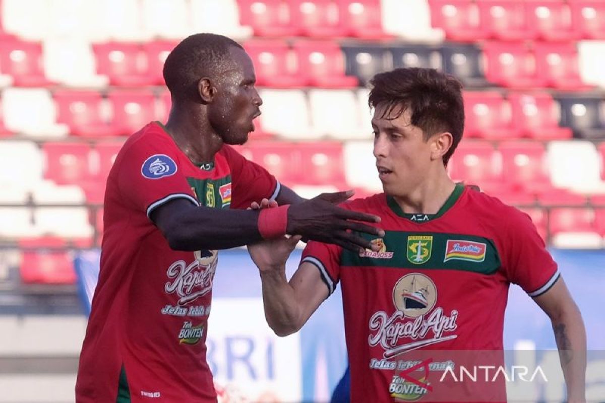 Persebaya Surabaya naik ke peringkat pertama setelah tekuk PSIS 1-0