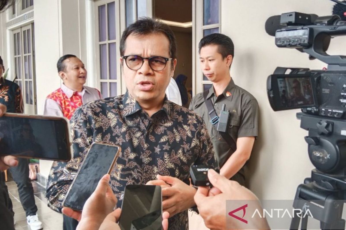 Ministry staff nabbed for online gambling had been under monitoring