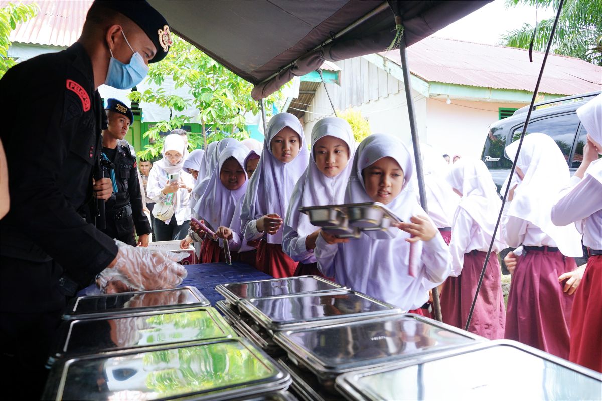 Pemerintah dan Polri sediakan makan siang sehat bagi pelajar Bengkulu