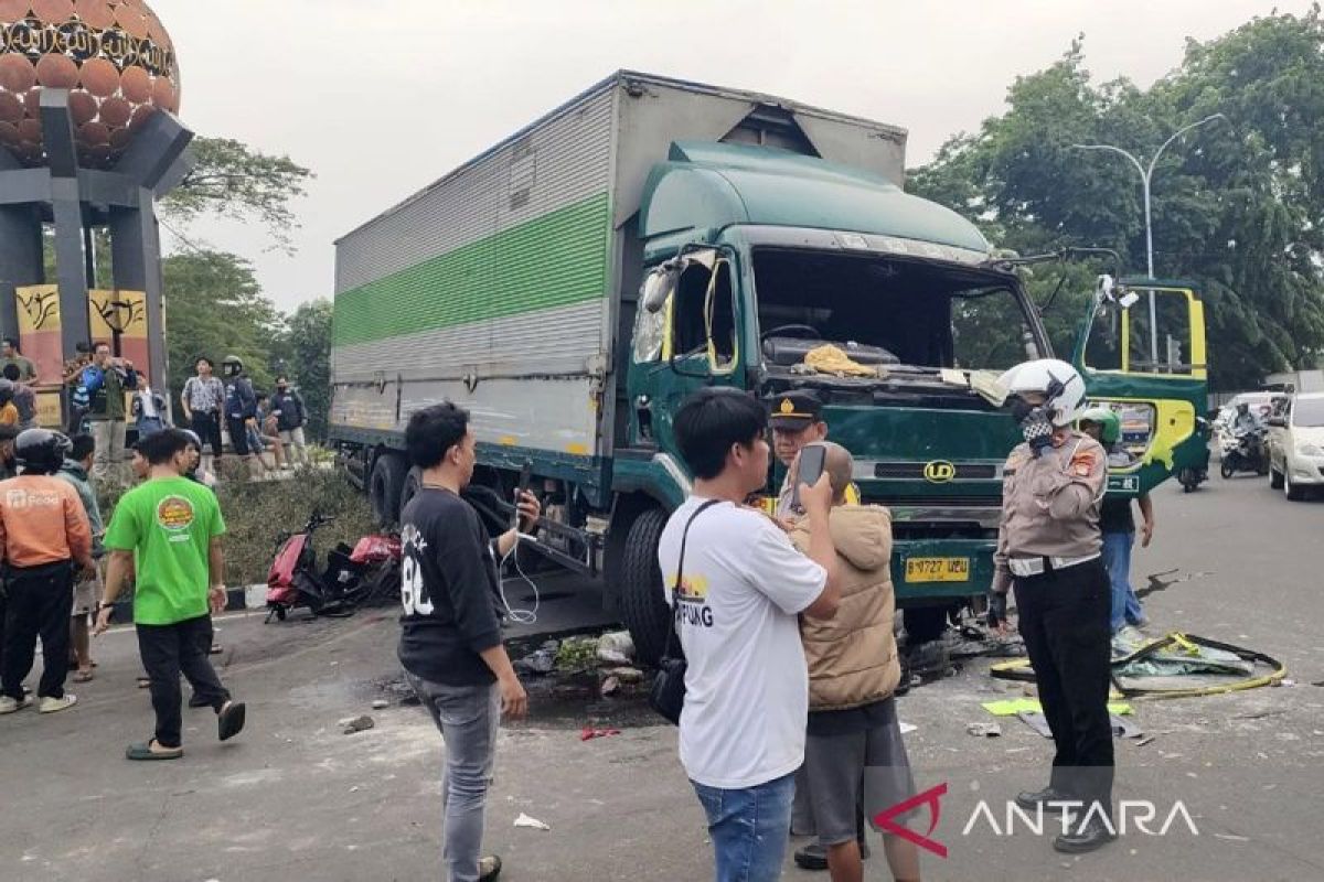 Kriminal sepekan, sopir truk ugal-ugalan hingga soal penyanderaan anak