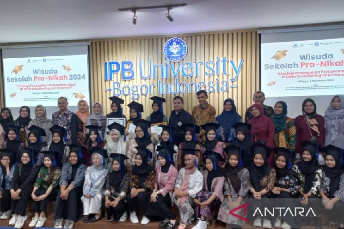 Pemkab Bogor dan IPB University wisuda 36 peserta sekolah pranikah