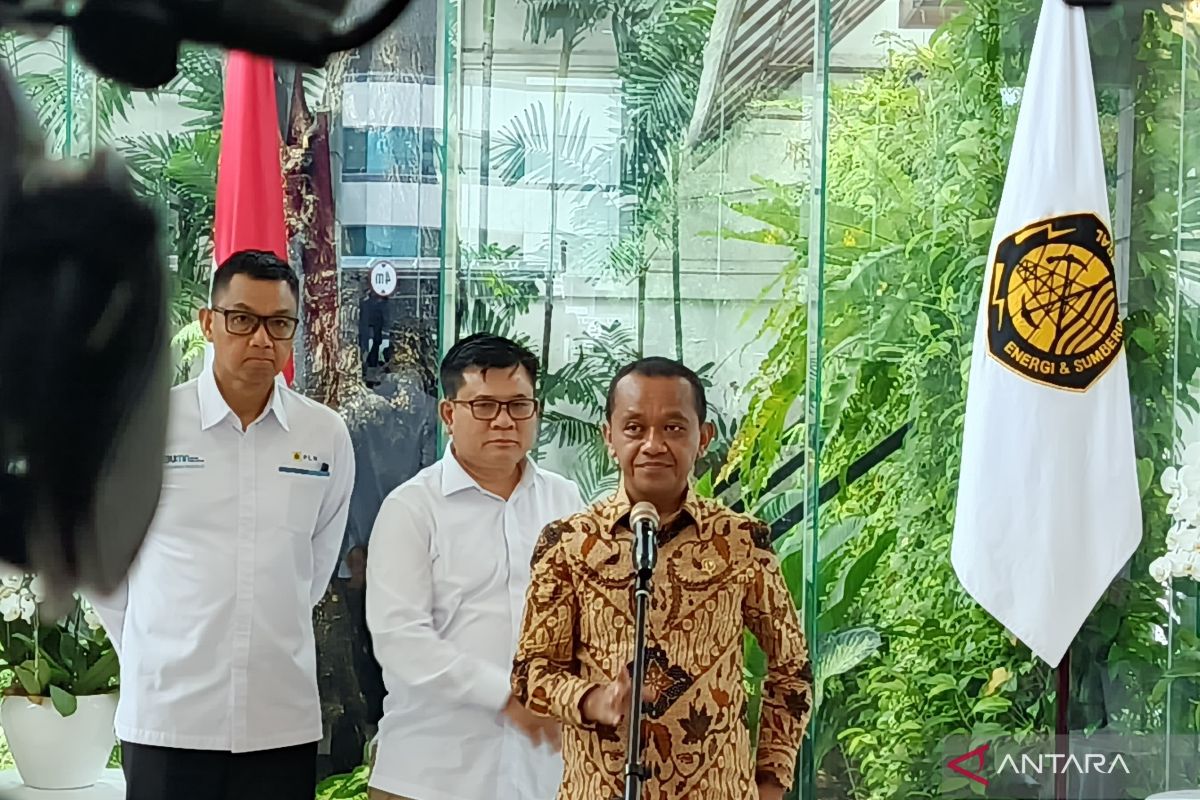 Bahlil: sistem subsidi BBM-listrik tepat sasaran rampung satu minggu