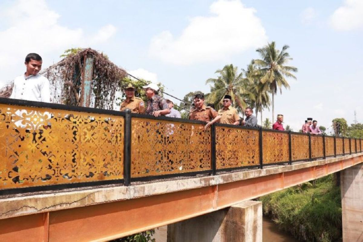 Pemkot Payakumbuh resmikan jembatan titian konsen