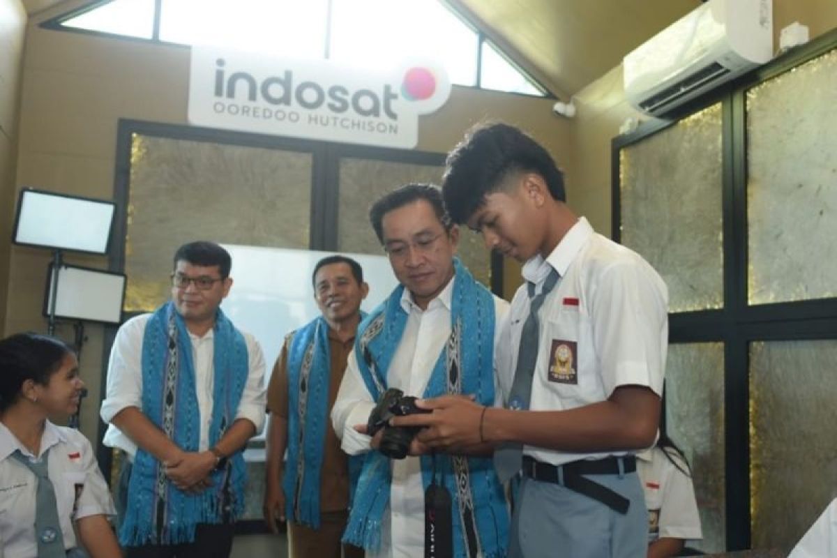 Indosat Ooredoo Hutchison hadirkan studio digital bahan daur ulang di SMAN 6 Ambon