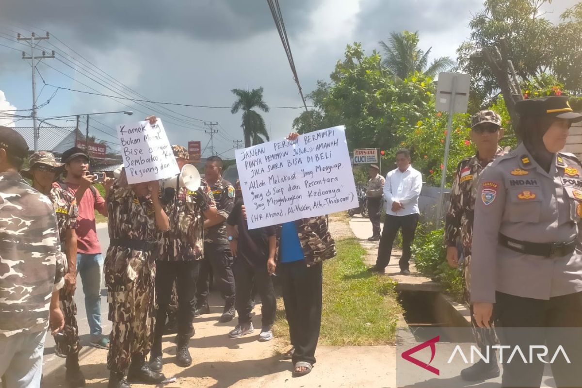 Warga Singkawang desak Bawaslu tindak dugaan pelanggaran pilkada