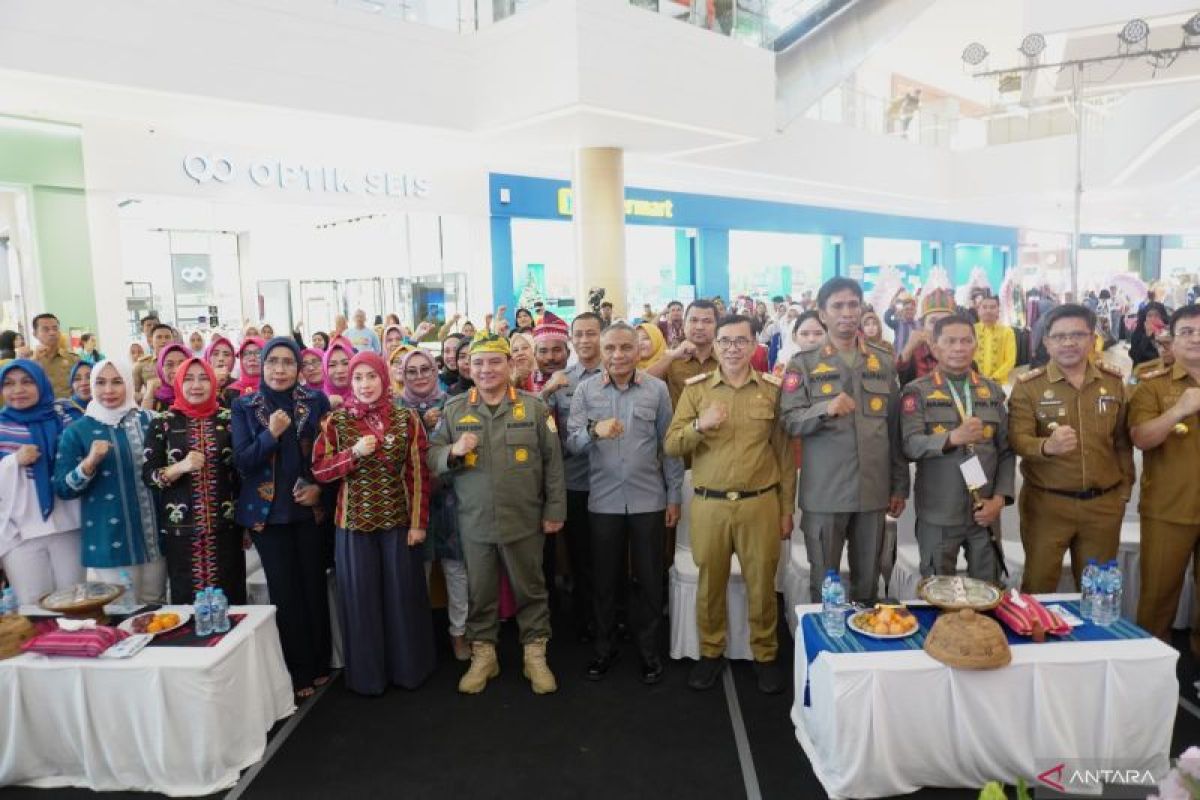 Dikbud Sultra lestarikan tenun melalui bursa kerja di Kendari