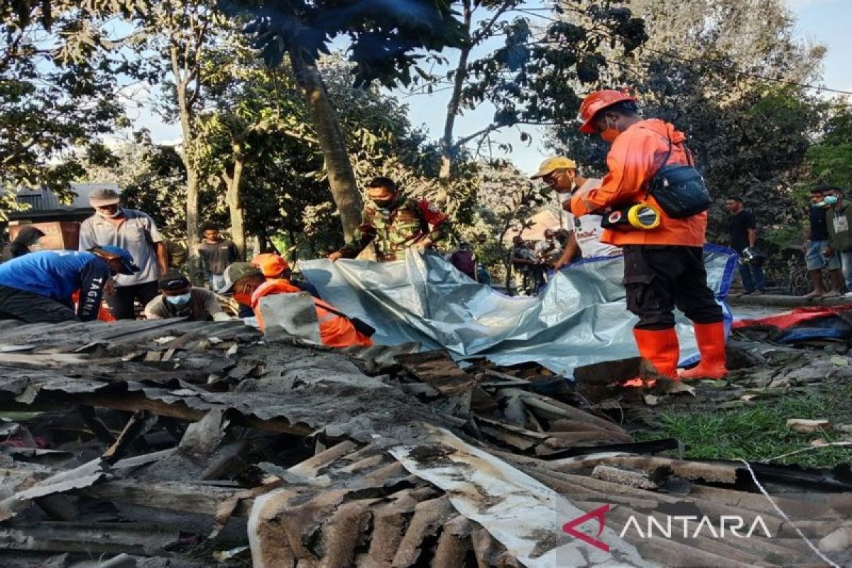 Delapan orang meninggal dunia akibat erupsi Gunung Lewotobi di Flores