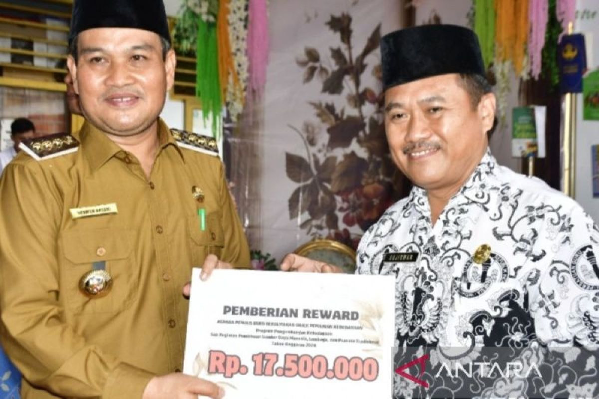 Pemkab Rejang Lebong berikan bonus pada empat penulis buku kebudayaan