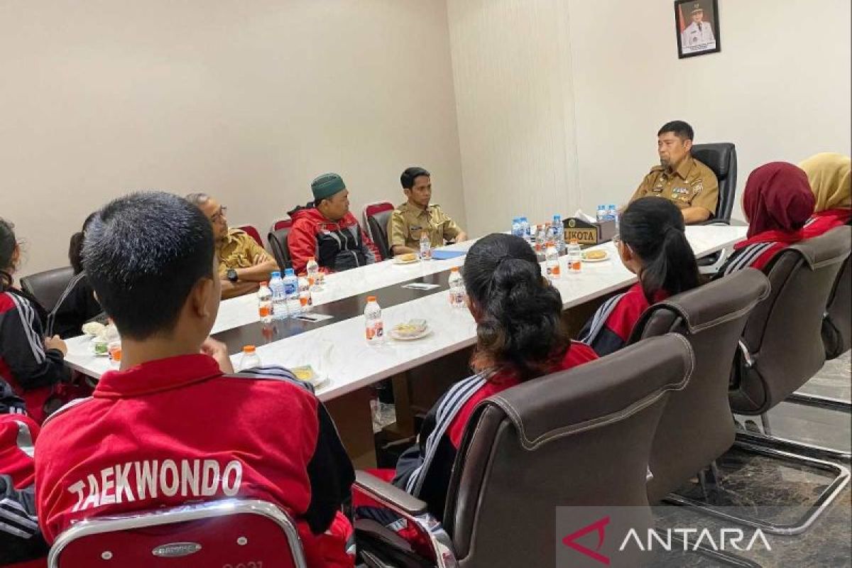 Pjs Wali Kota Makassar berharap atlet taekwondo raih prestasi di kejurnas