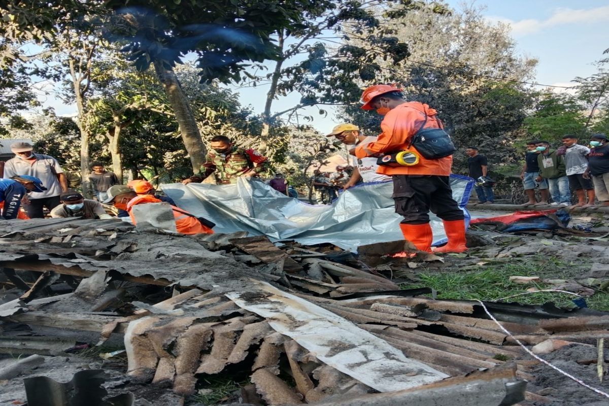 Pengungsian disiapkan untuk tangani 10 ribu korban erupsi Gunung Lewotobi