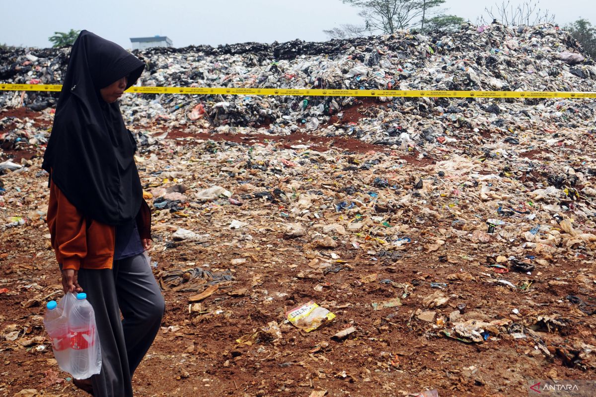 Indonesia to take firm action against illegal landfills, burning