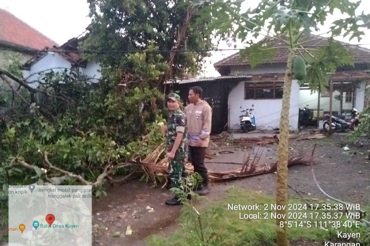 BPBD catat 24 rumah warga di Trenggalek rusak diterjang puting beliung