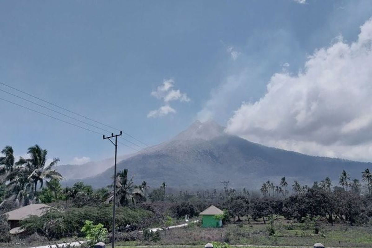 4 bandara tidak beroperasi akibat erupsi Gunung Lewotobi