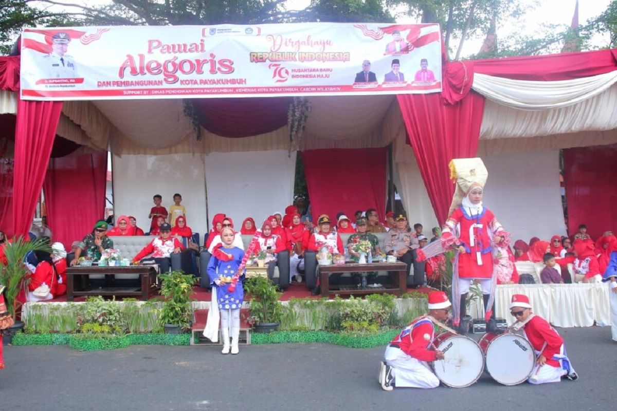 Semarak kemerdekaan, Pawai Alegoris di Kota Payakumbuh ramai disaksikan masyarakat