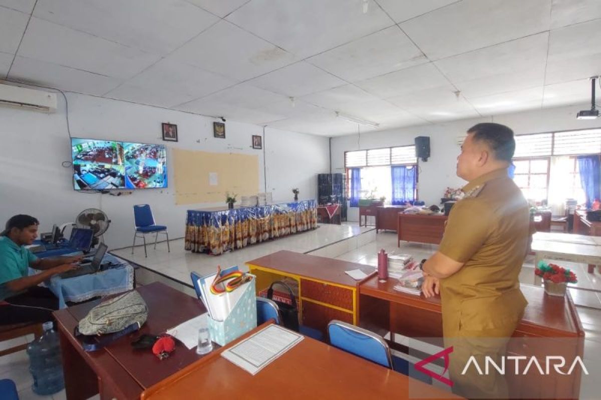 SMAN 1 Sorong pasang CCTV di tiap kelas untuk optimalkan PBM