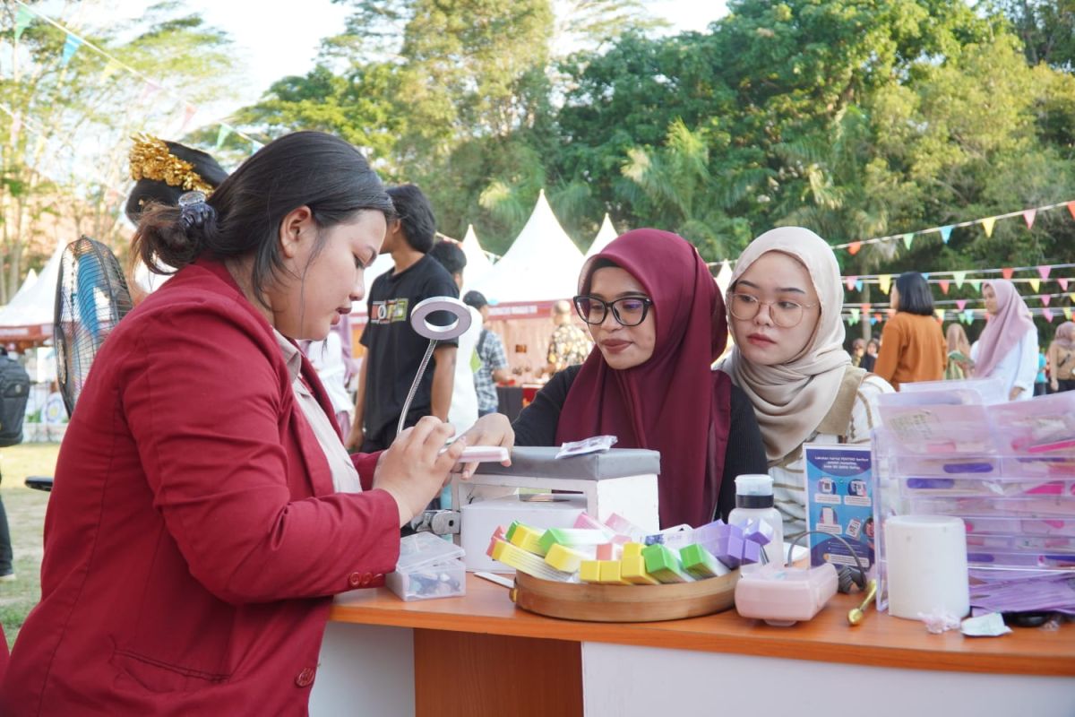 Wirausaha muda INSTIKI pamerkan produk di KMI Expo 2024